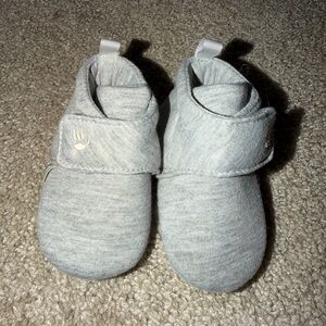Infant bear paw booties